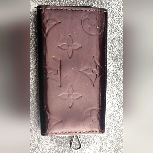 Louis Vuitton Accessories - LOUIS VUITTON 2010 Monogram Burgundy Vernis 4 Key Holder